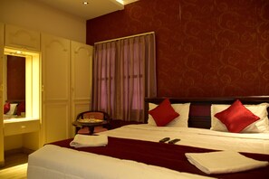 Bàn, giường gấp/giường phụ (phụ phí)