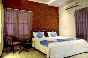 Phòng Tiêu chuẩn, 1 giường cỡ king | Bàn, giường gấp/giường phụ (phụ phí)