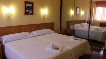 Double or Twin Room | Desk, blackout curtains, free WiFi