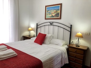 Down comforters, Select Comfort beds, iron/ironing board - Apartamentos Los Verodes (Frontera)