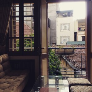 Deluxe Double Room | Living area | TV - Douceur De L'aube (Hanoi)