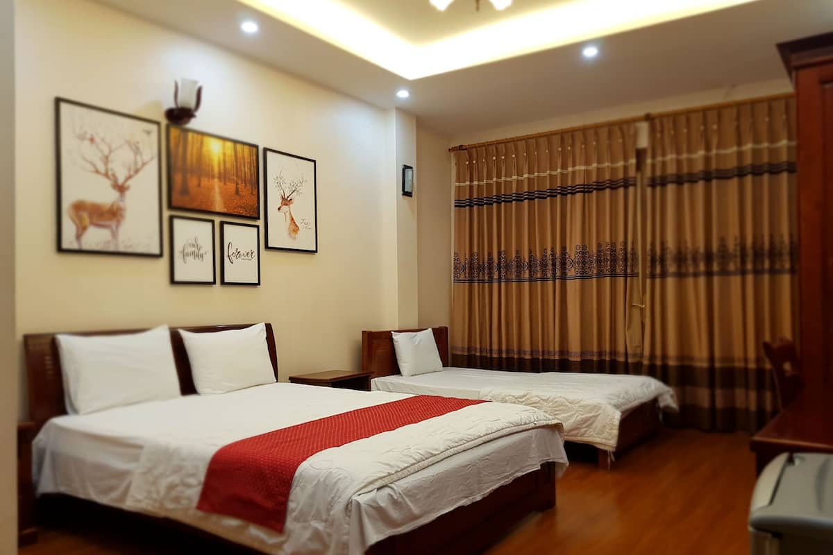 Family Room | Minibar, in-room safe, free cribs/infant beds, rollaway beds