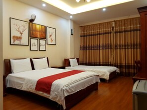 Chambre familiale | Minibar, coffre-fort, lit de bĂ©bĂ© (gratuit), lit dâappoint (supplĂ©ment)