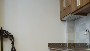 Family Room | Private kitchen | Fridge - Douceur De L'aube (Hanoi)