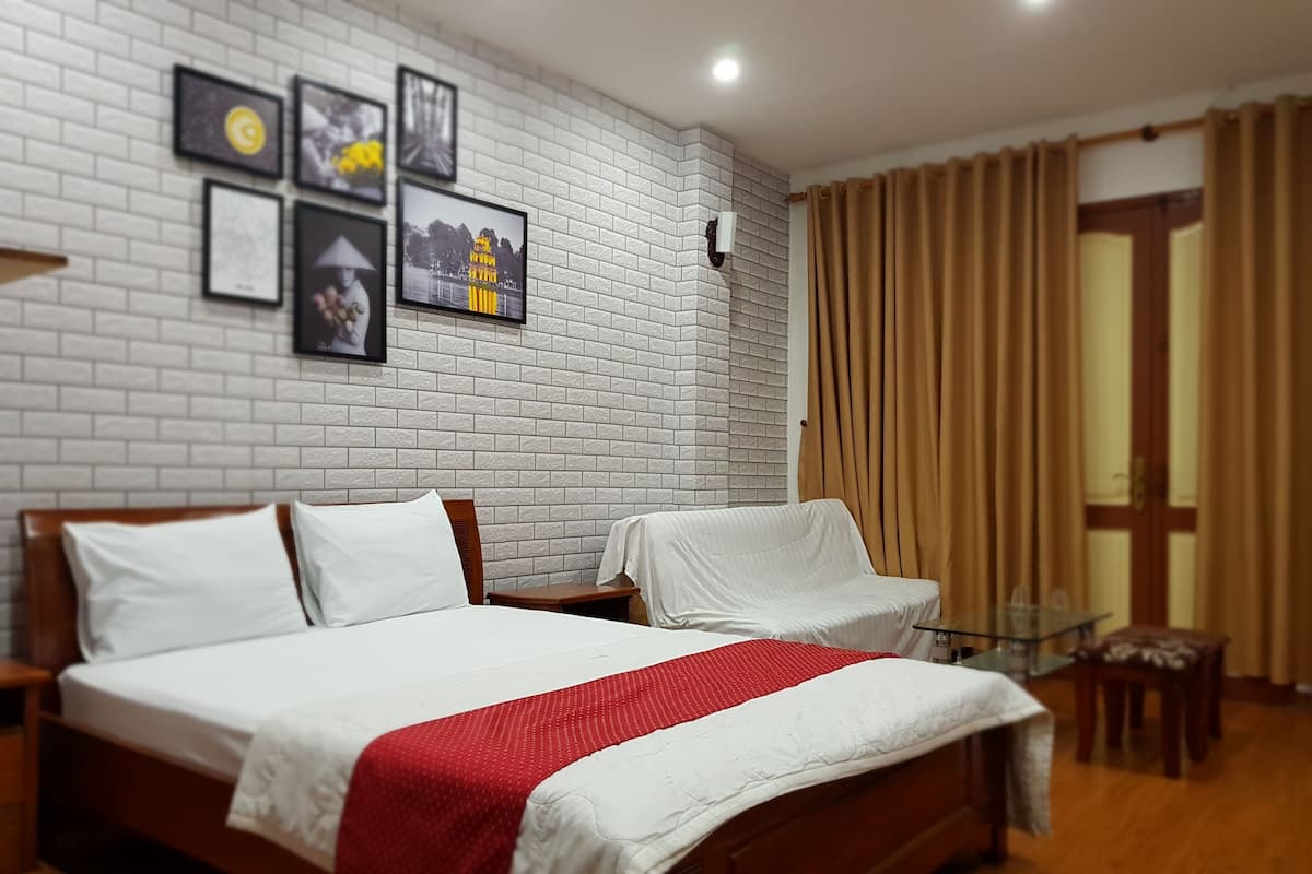 Deluxe Double Room | Minibar, in-room safe, free cribs/infant beds, rollaway beds