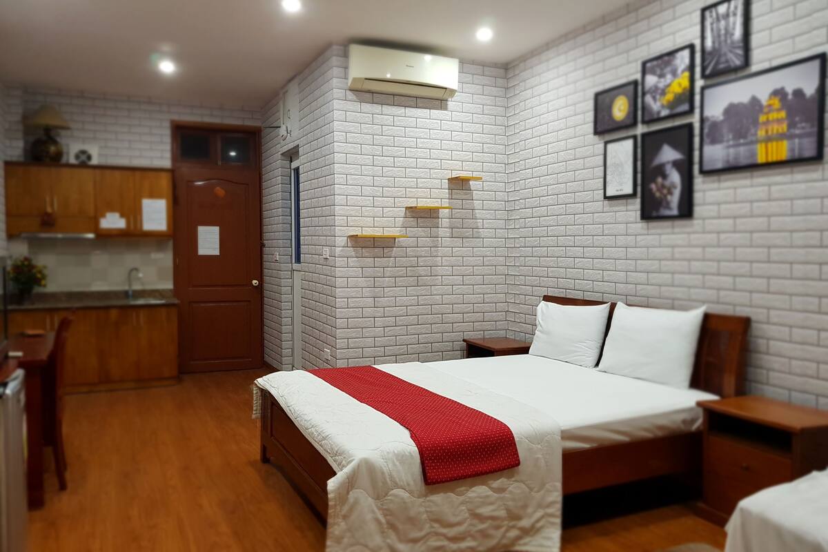 Deluxe Tek Büyük Yataklı Oda | Minibar, odada kasa, ücretsiz beşik/çocuk yatağı, portatif/ilave yatak