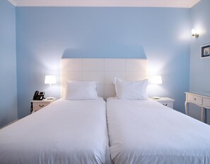 セーフティボックス (室内)、遮光カーテン、防音設備、アイロン / アイロン台