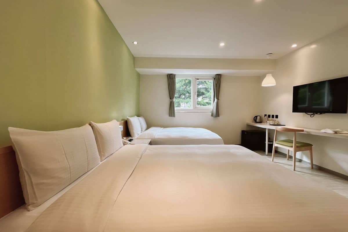 Down duvets, desk, blackout curtains, soundproofing