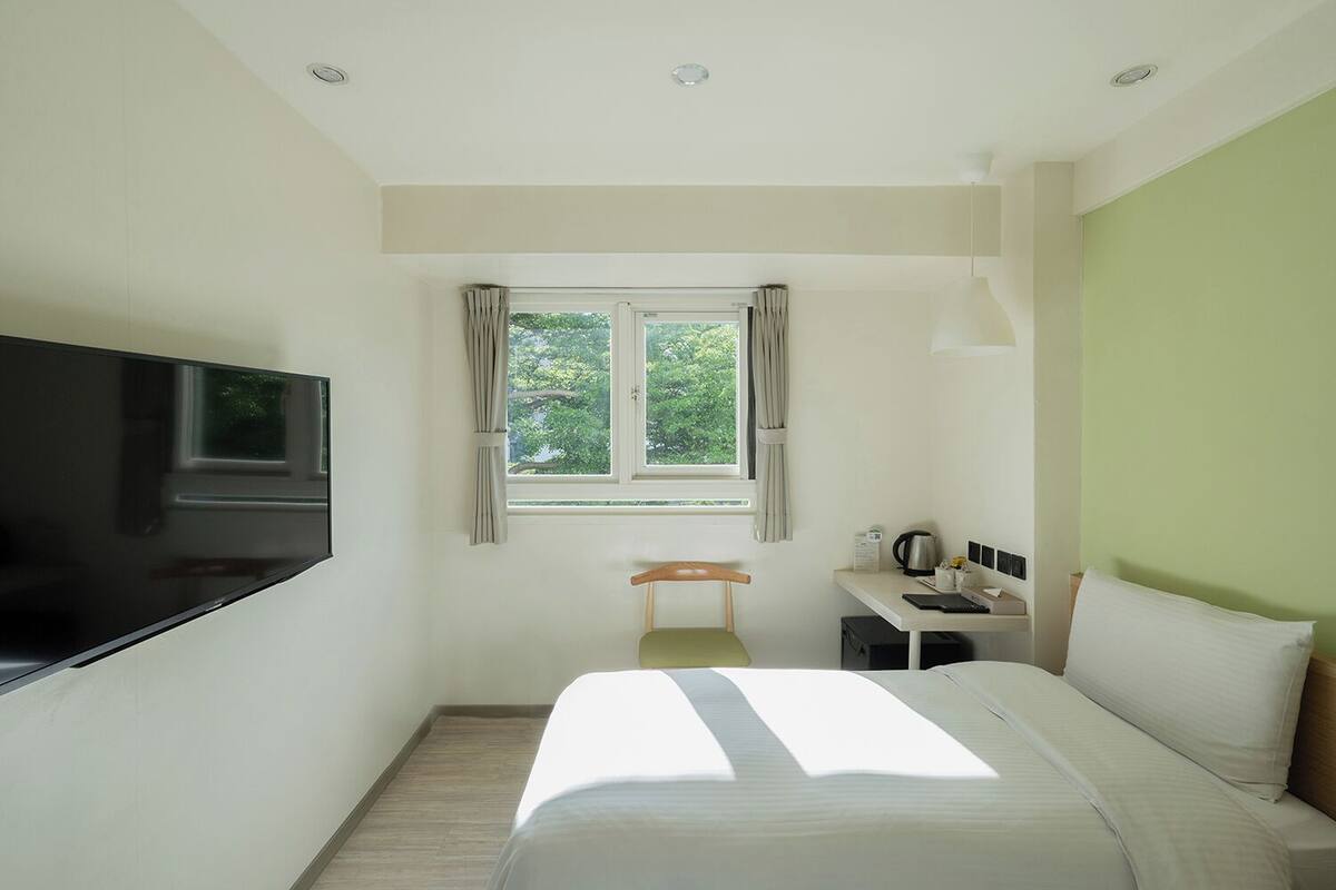 Classic Double Room | Down comforters, desk, blackout drapes, soundproofing