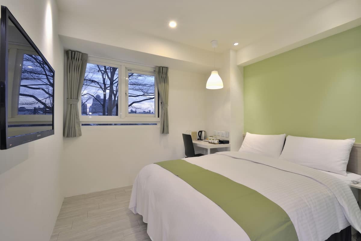 Habitación doble clásica | Edredón, escritorio, cortinas blackout y insonorización