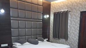 Habitación doble Premium, 1 cama King size, refrigerador | Ropa de cama de alta calidad y caja de seguridad en la habitación 