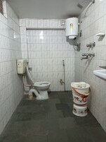 Ducha, artículos de tocador gratuitos, toallas