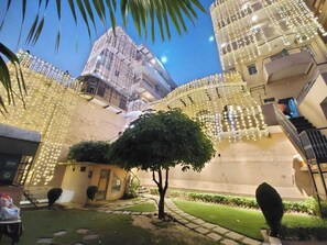 Vista frontal de la propiedad