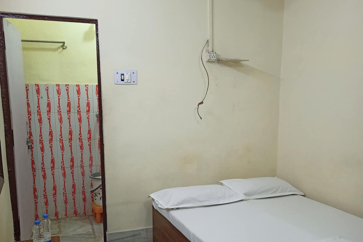 Singola Basic, 1 letto singolo | Biancheria da letto di alta qualità, una cassaforte in camera