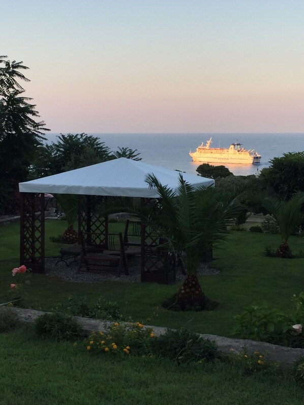 المنشأة من الخارج