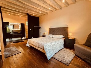 Sängtillbehör av högsta kvalitet, skrivbord och arbetsyta för laptop