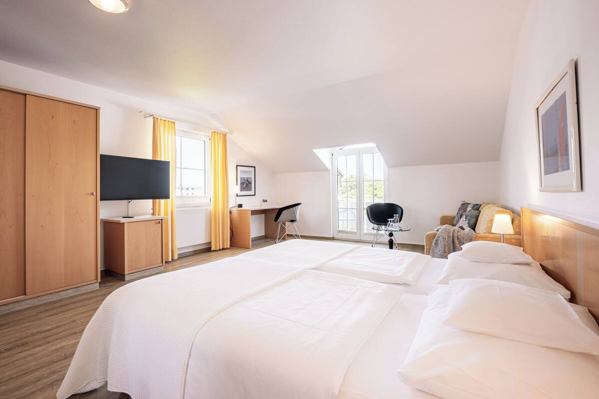 Comfort Double Room, Balcony | Premium bedding, in-room safe, desk, soundproofing