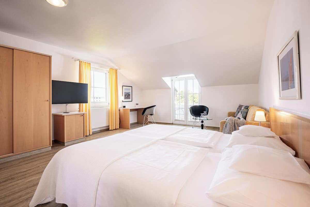 Comfort Double Room, Balcony | 1 bedroom, premium bedding, in-room safe, individually decorated