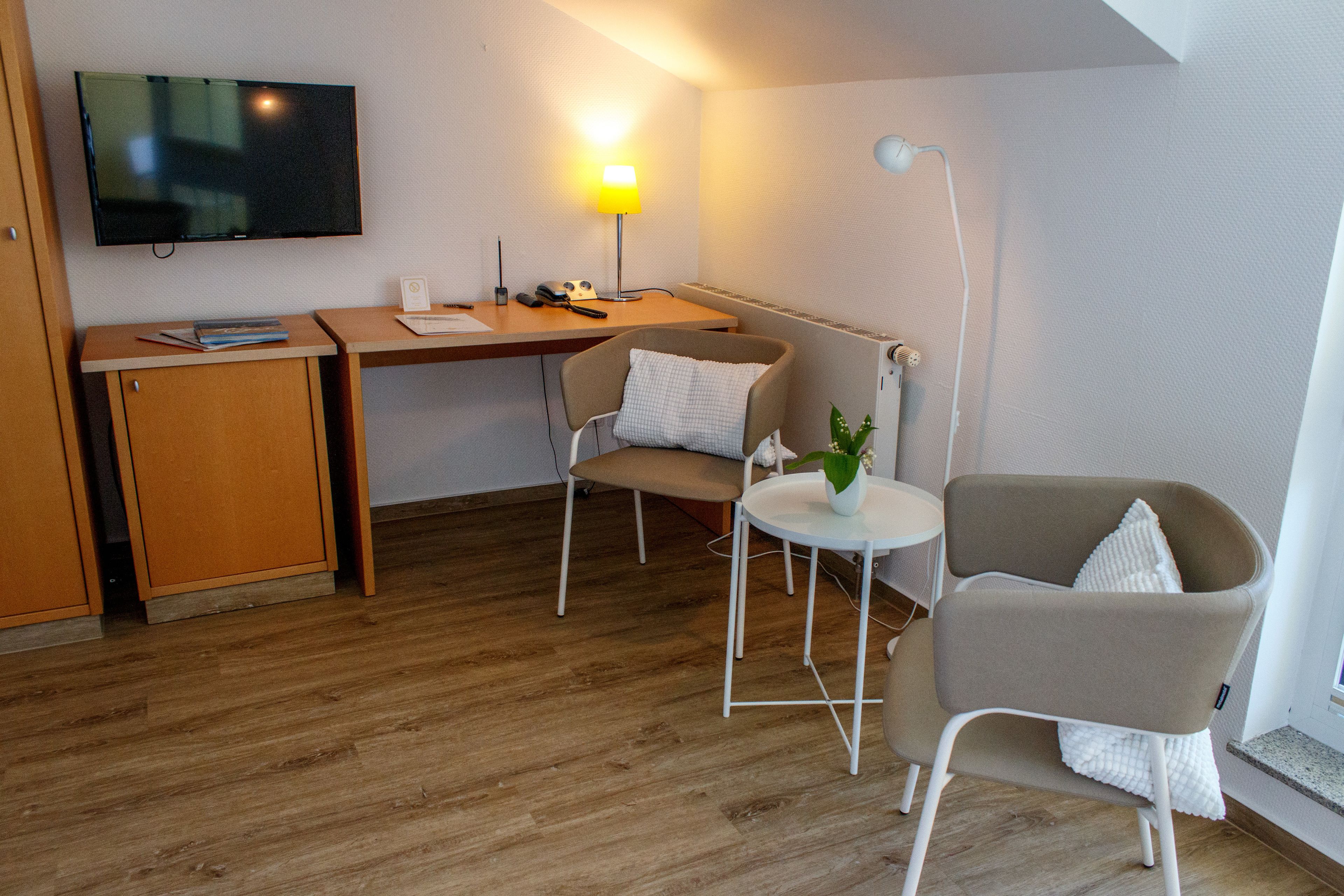 comfort single room, balcony, city view | 1 bedroom, premium bedding, in-room safe, individually decorated