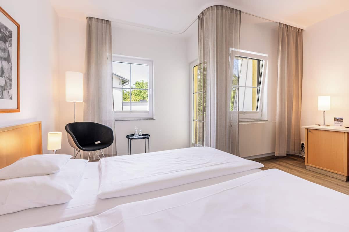 Premium bedding, in-room safe, desk, soundproofing