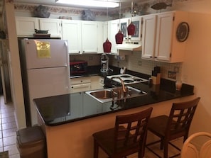 Standard Condo, 2 Bedrooms, Kitchen (30) | ครัวส่วนตัว