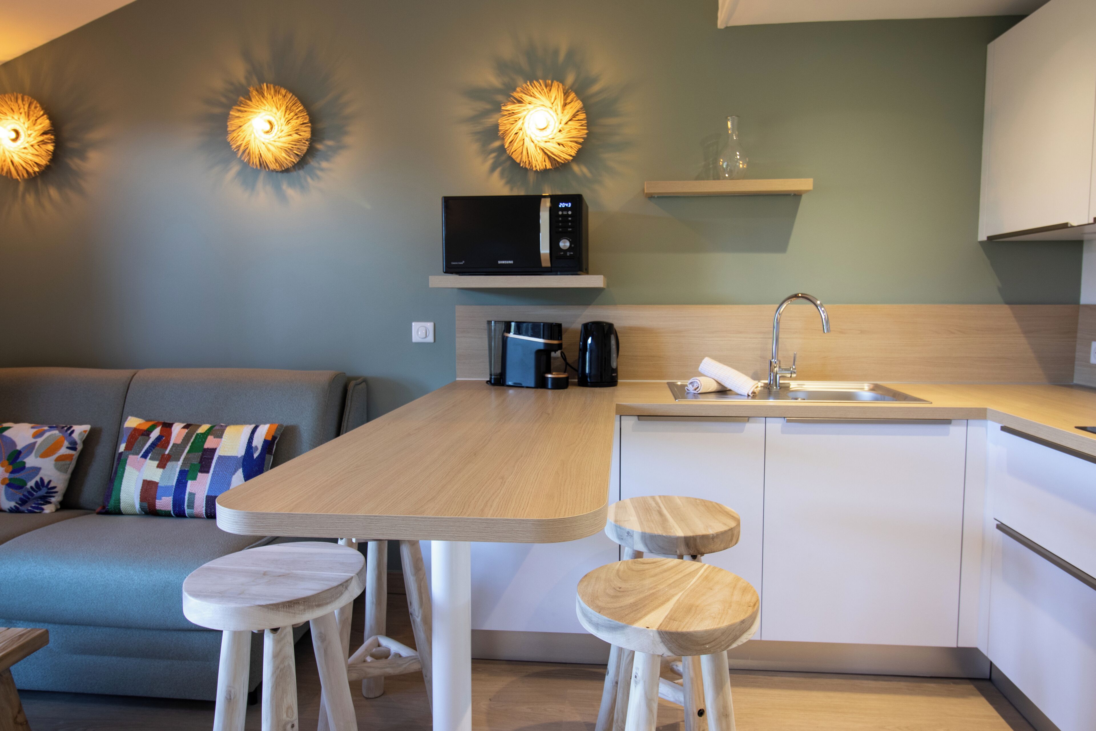 Appartement Rénové - Duplex C - Premium - Côté Jardin (2/4 personnes) | Living area | 40-cm flat-screen TV with cable channels, TV