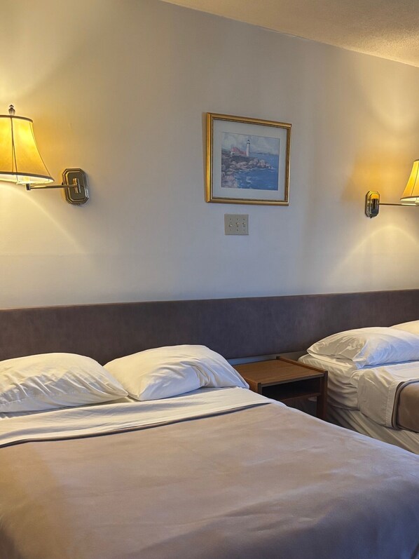 Chambre Standard, 2 lits doubles | Bureau, lit d’appoint (supplément), accès au Wi-Fi (inclus)