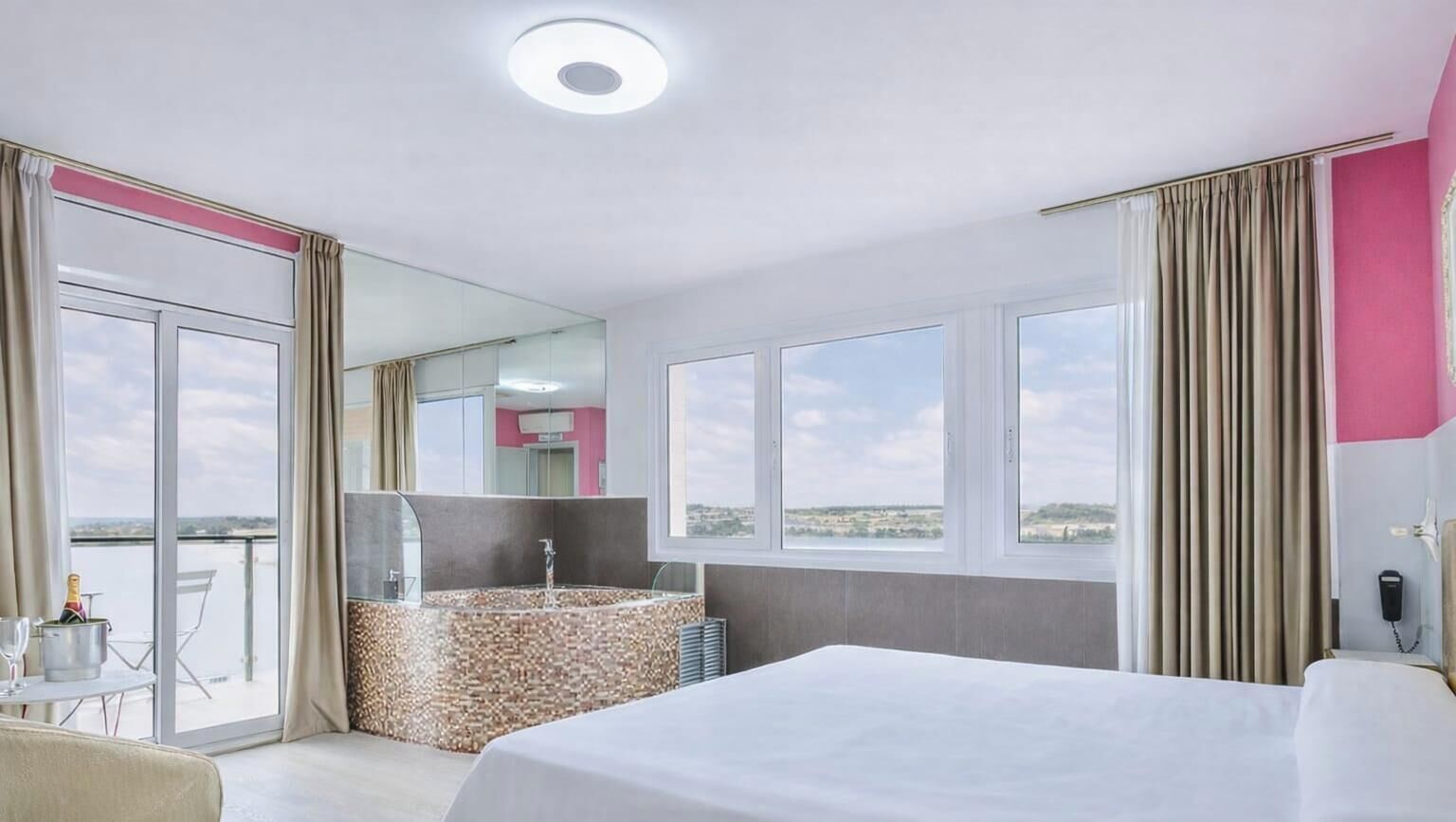 Superior-Suite, 1 King-Bett, Whirlpool (Balcón) | Verdunkelungsvorhänge, kostenloses WLAN