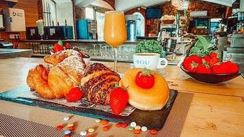 Dagelijks à-la-carte-ontbijt (EUR 12 per persoon)