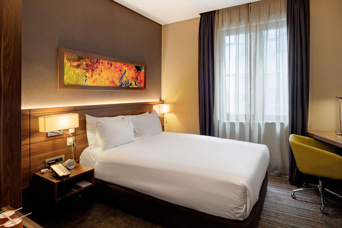 Phòng Tiêu chuẩn, 1 giường đôi, phù hợp cho người khuyết tật | Minibar, két bảo mật tại phòng, bàn, màn/rèm cản sáng