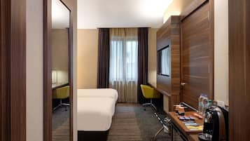 Premium Room, 2 Single Beds | Minibar, in-room safe, desk, blackout drapes