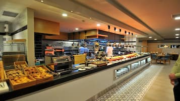 Tägliches Frühstücksbuffet gegen Gebühr