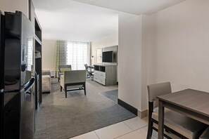 In-room safe, desk, laptop workspace, iron/ironing board - Best Western Plus Daytona Inn Seabreeze Oceanfront (Daytona Beach)