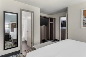 Suite, 1 King Bed, Refrigerator & Microwave, Partial Ocean View (with Sofabed) | In-room safe, desk, laptop workspace, iron/ironing board - Best Western Plus Daytona Inn Seabreeze Oceanfront (Daytona Beach)