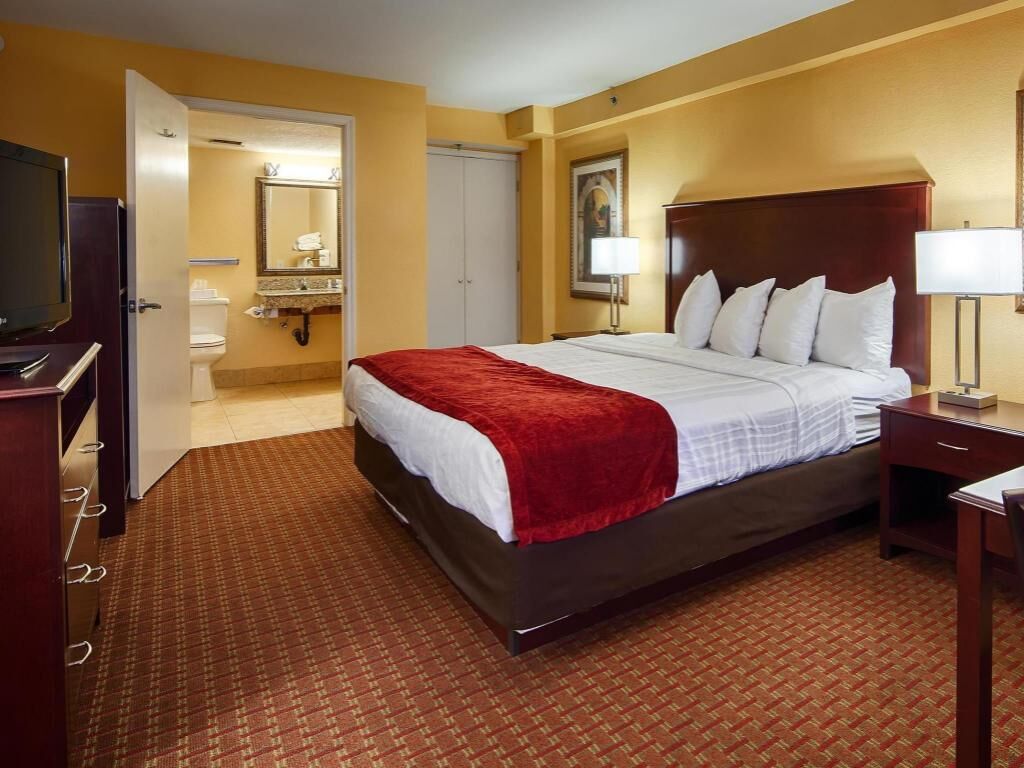 In-room safe, desk, laptop workspace, iron/ironing board