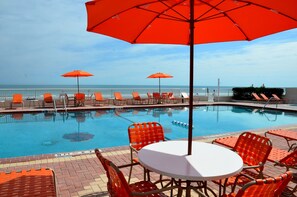 BBQ/picnic area - Best Western Plus Daytona Inn Seabreeze Oceanfront (Daytona Beach)
