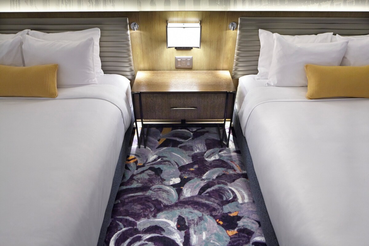 Standard Room, 2 Queen Beds | Premium bedding, in-room safe, desk, laptop workspace