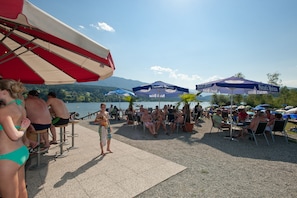 Lunch, dinner served; Regional cuisine, al fresco dining