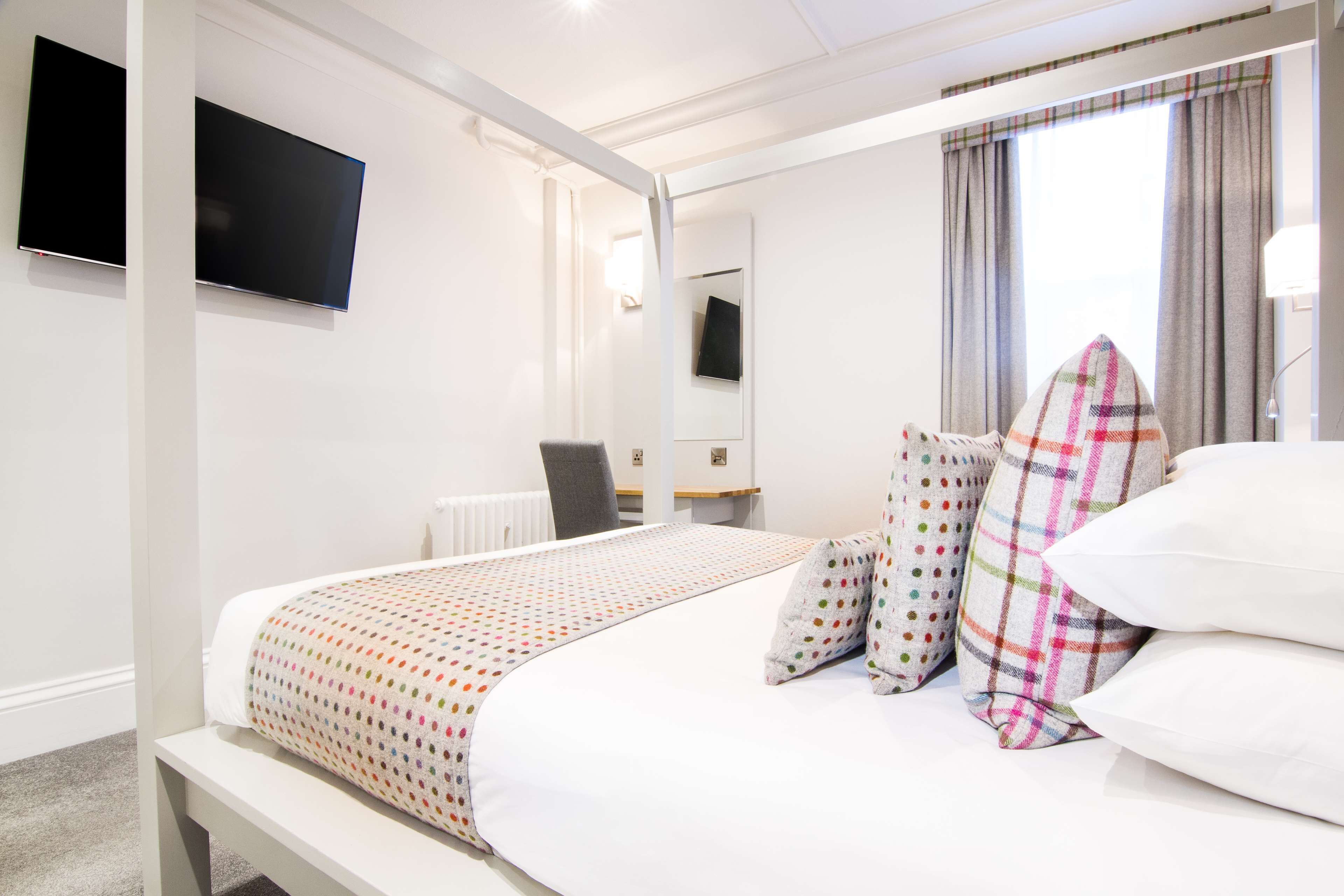 four poster double room | desk, iron/ironing board, free wifi, bed sheets