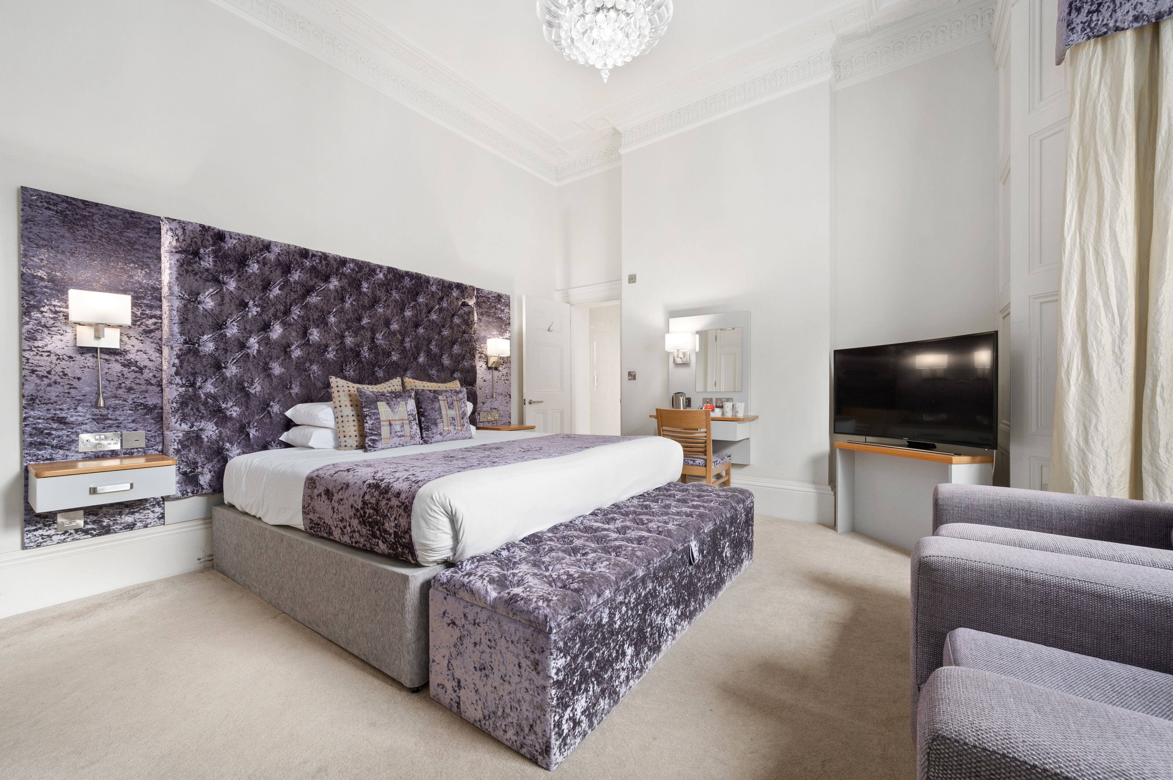 four bedroom apartment | desk, iron/ironing board, free wifi, bed sheets