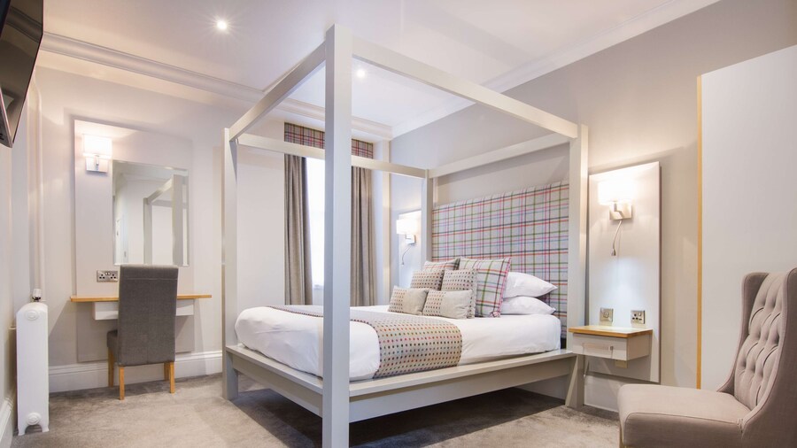 White Hart Hotel & Apartments