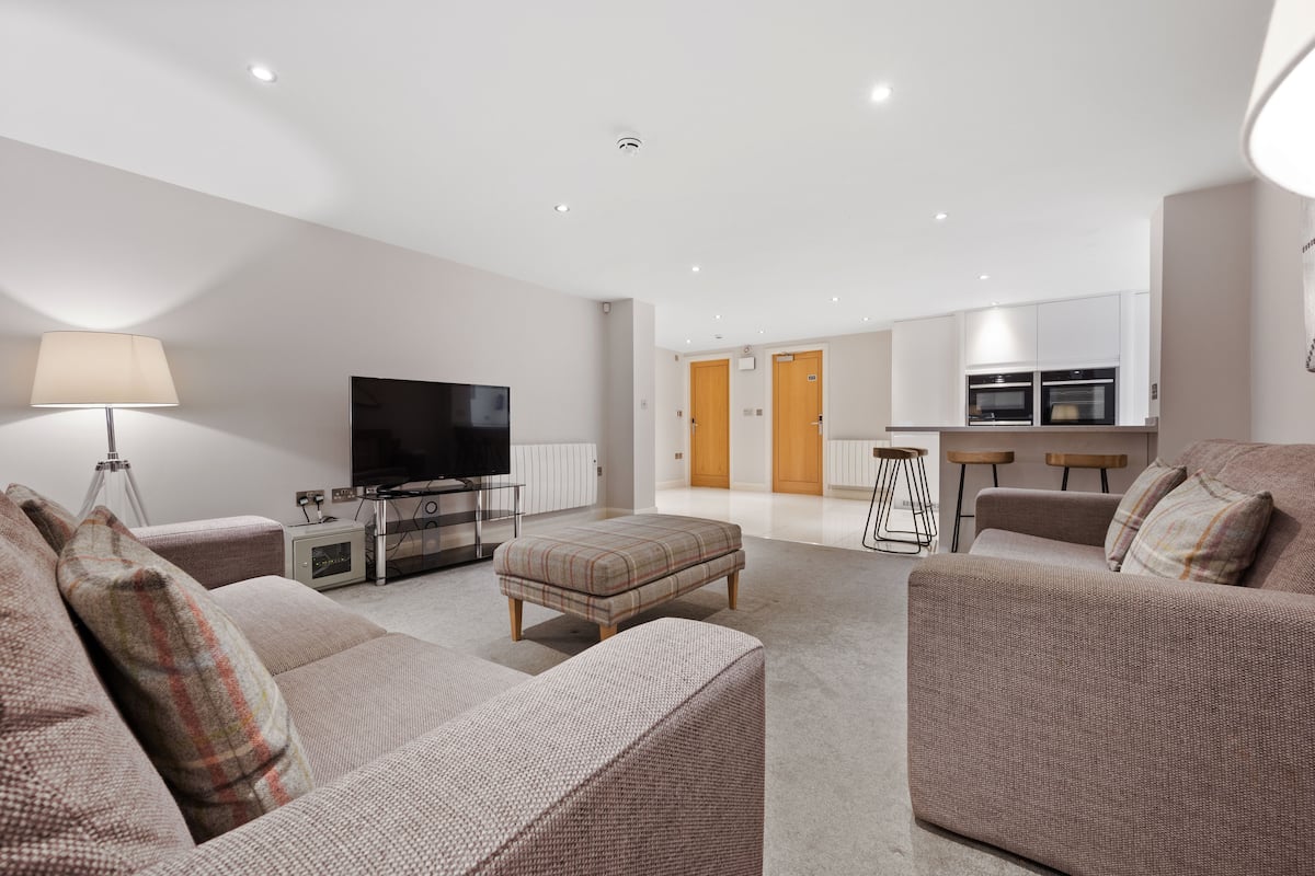 Two Bedroom Apartment | Living area | 32-inch flat-screen TV with digital channels, TV, Netflix