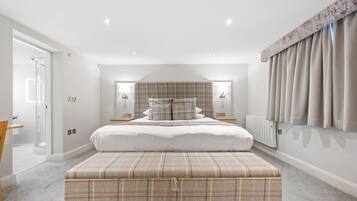 Two Bedroom Apartment | Desk, iron/ironing board, free WiFi, bed sheets