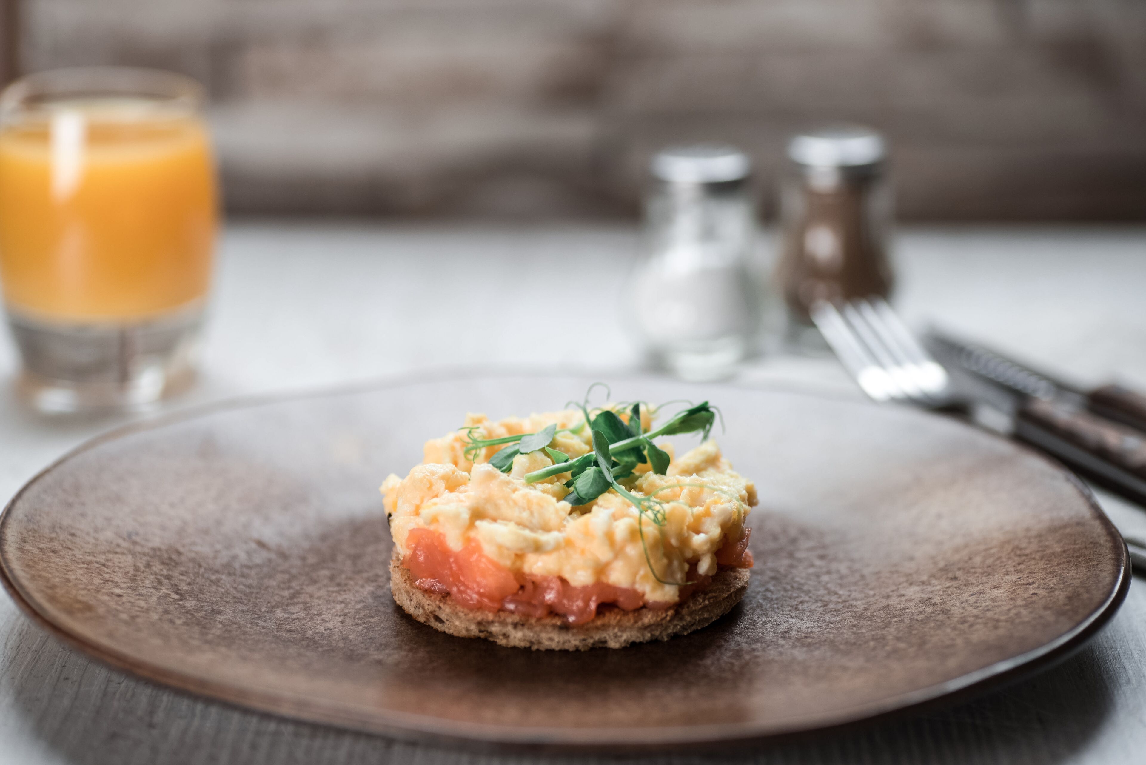 daily cooked-to-order breakfast (gbp 13.95 per person)