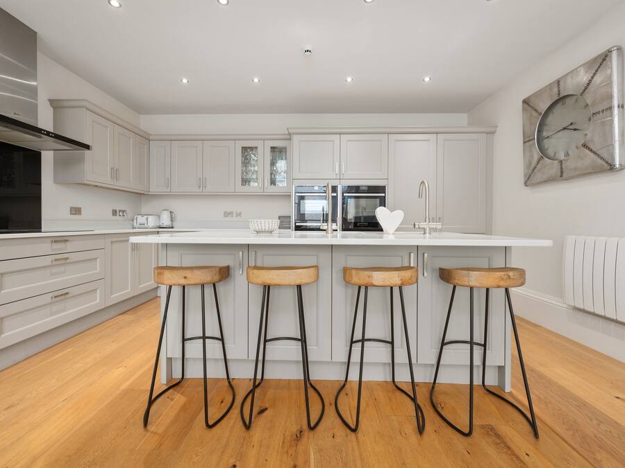 Four Bedroom Apartment | Private kitchen