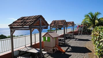 Children’s play area – outdoor