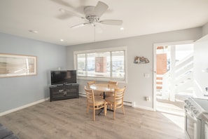 Iron/ironing board, free WiFi - Montauk Oceanside Suites (Montauk)
