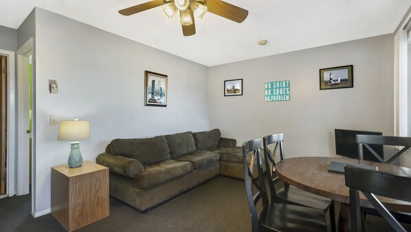 Living area - Montauk Oceanside Suites (Montauk)
