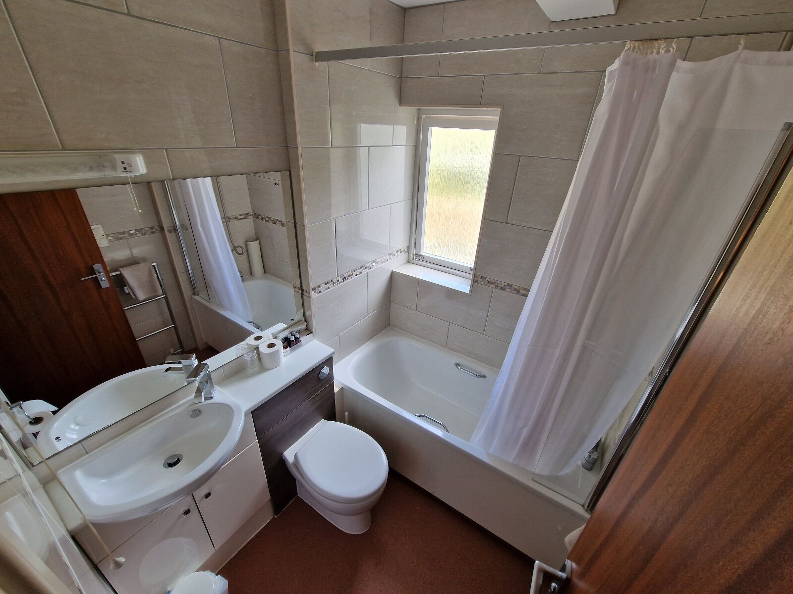 combined shower/bathtub, free toiletries, hair dryer, towels