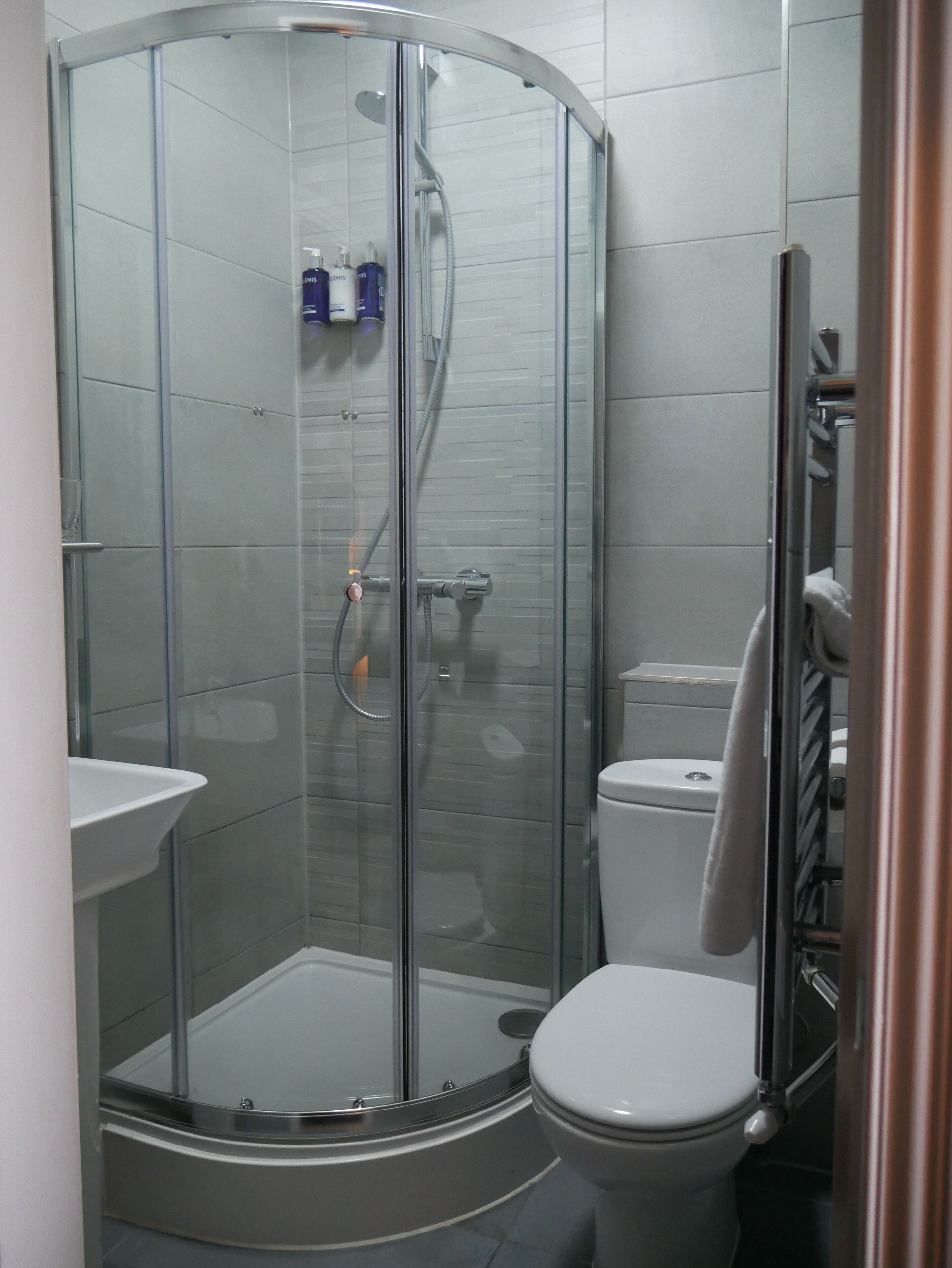 club double or twin room, 1 double bed, sea view, sea facing | bathroom | designer toiletries, hair dryer, towels